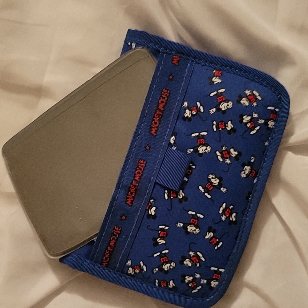 Mickey Mouse Wristlet Wallet - Picture 8 of 14